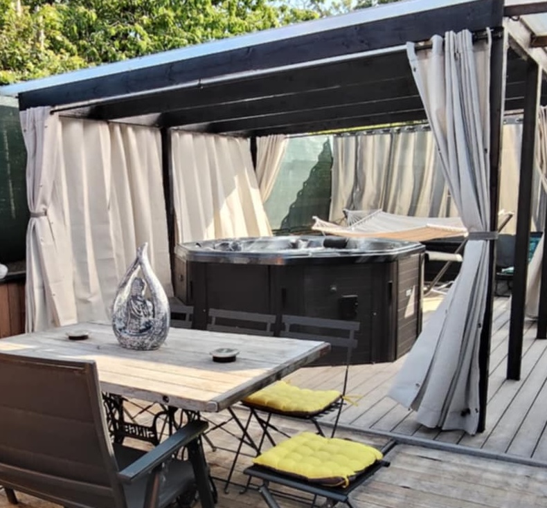 Weekendarrangement voor koppels bij Zen-Room in Brakel: privé jacuzzi na de tantramassage
